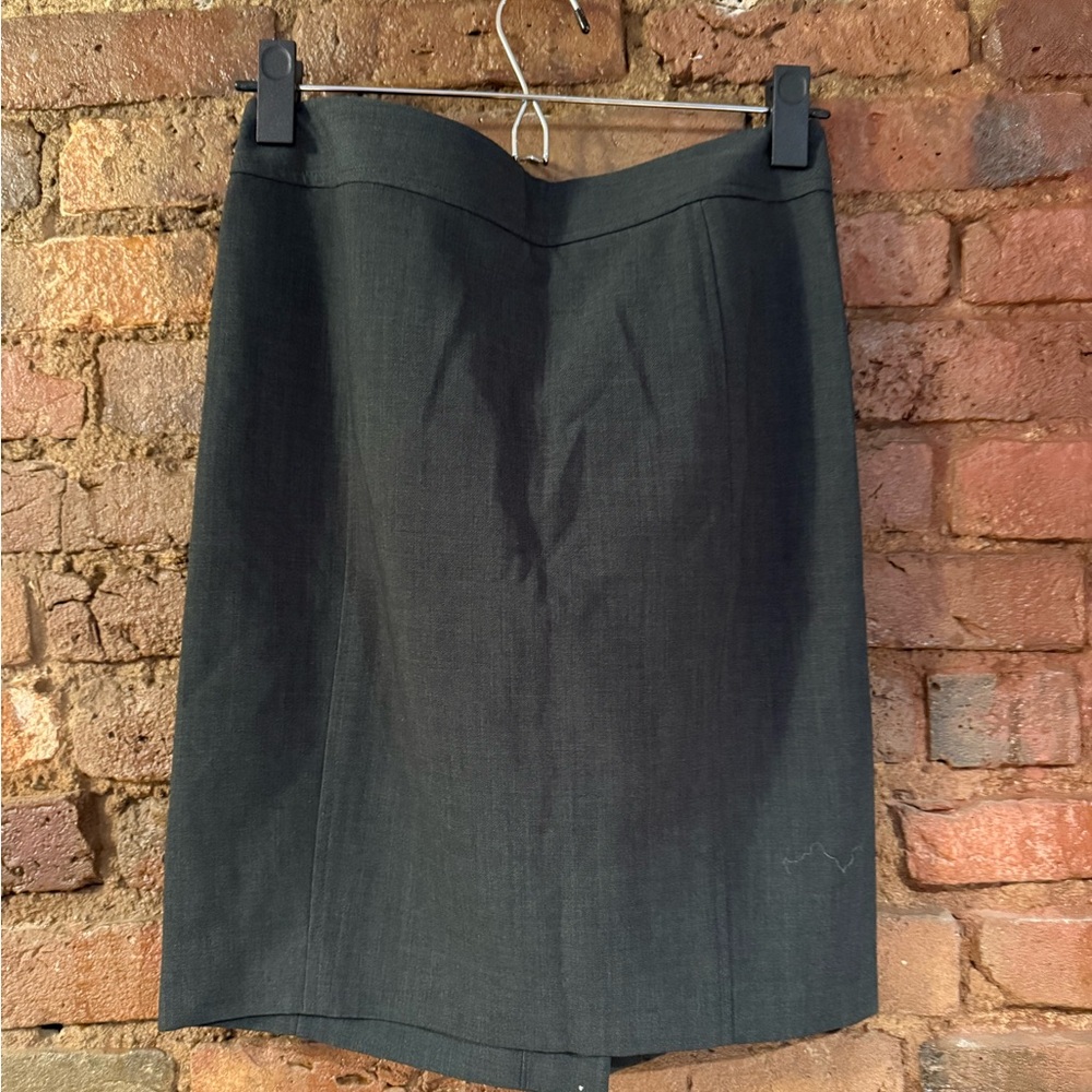 Gray Knee-Length Pencil Skirt - LOFT size 2P